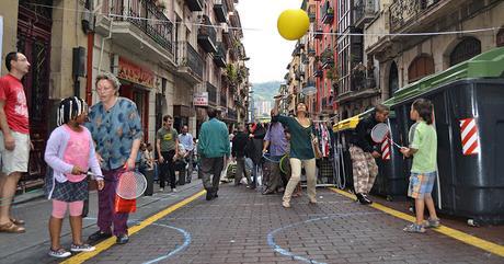 De la privatización a la colectivización de los espacios públicos*