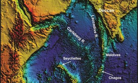 Topografía del océano Índico que muestra la ubicación de Mauricio como parte de una cadena de volcanes más antiguos. 
