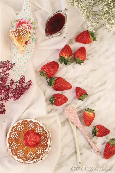 Victoria Sponge Cake. Tarta fácil de vainilla, fresas y nata