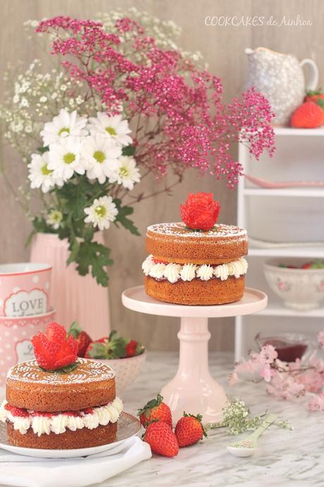 Victoria Sponge Cake. Tarta fácil de vainilla, fresas y nata