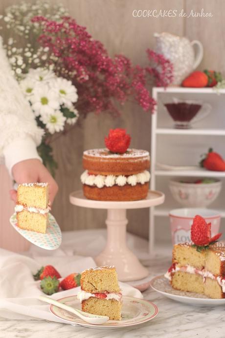 Victoria Sponge Cake. Tarta fácil de vainilla, fresas y nata