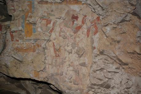Pintura del escriba real Khonsu, a la izquierda, se muestra con su esposa en su tumba en Luxor, Egipto.