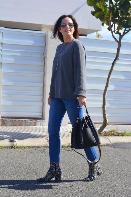 outfit-jersey-gris-zara-street-style