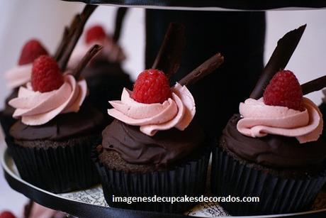 cupcakes decorados con chocolate rellenos