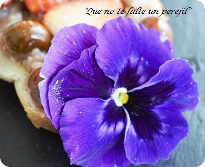 Tosta de Atún Marinado con Fresas Y Flores