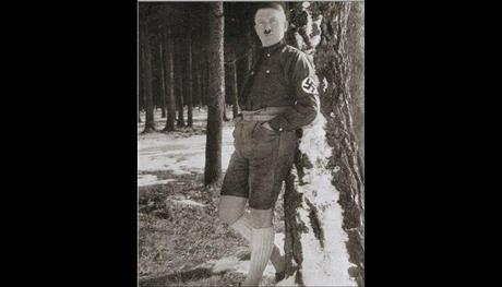 Las fotos que Hitler se hizo a si mismo y prohibió difundir.