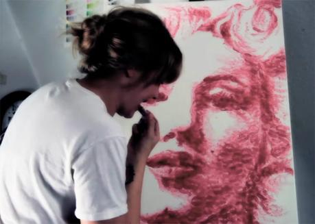 natalie-irish-besando-el-lienzo-noticias-totenart-trabaja