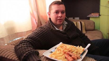 Un hombre ha estado comiendo solo salchichas y papas fritas por 22 años