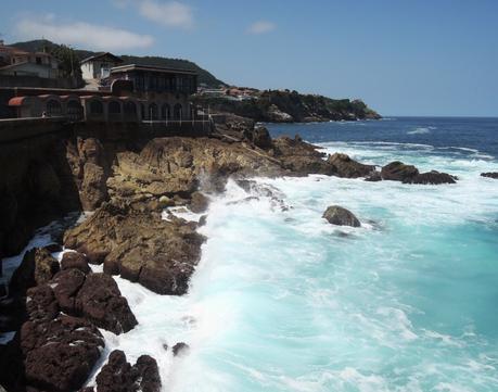 rompientes tras un muelle de Lequeitio