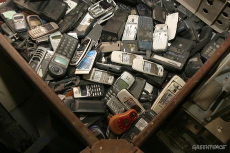 Celulares en desuso como materia prima