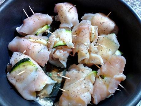 Rollos de pollo con calabacín y queso – Involtini di pollo con zucchine e provola rollitospollocalabacin2