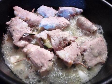 Rollos de pollo con calabacín y queso – Involtini di pollo con zucchine e provola rollitospollocalabacin3