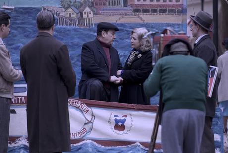 Neruda: Una ficción que gira entorno al protagonista....