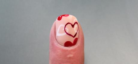 decoración de uñas con corazones san valentin paso a paso