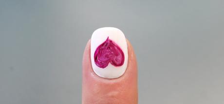 decoración de uñas con corazones san valentin paso a paso