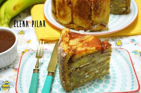 Charlota de plátano y queso fresco con salsa de caramelo salado