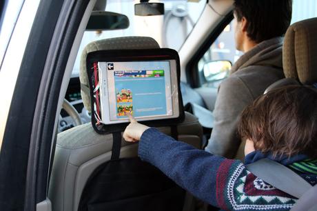 5 gadgets útiles para viajar en coche con niños