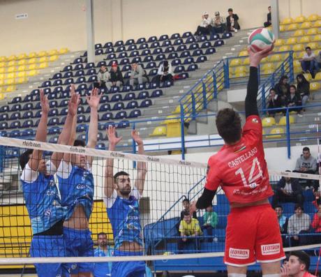 Contunedente victoria del Fundación Cajasol Juvasa Voley en Melilla.
