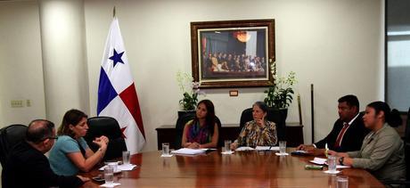 Presidente Varela da tres alternativas a migrantes cubanos en Panamá (VIDEO) Presidente Varela da tres alternativas a migrantes cubanos en Panamá (VIDEO)