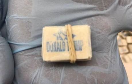 En Florida decomisan paquetes de heroína con el rostro de Trump