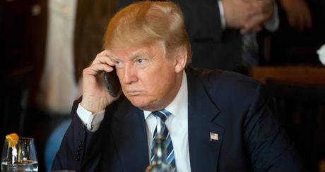 Suena el teléfono y es...Trump