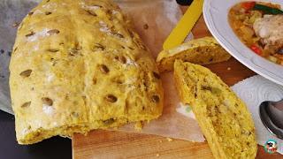 Pan con encurtidos y semillas