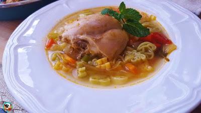 Conejo asado con mojo rojo