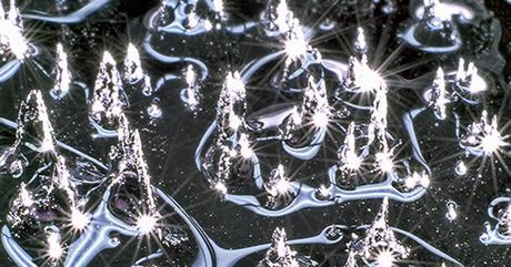 Un nuevo metal líquido podría ser la clave para entender el extraño campo magnético de la Tierra