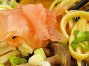 Sopa miso tallarines, tofu setas