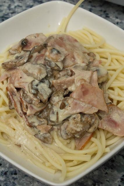 Espaguetis carbonara ligeros de pavo fit