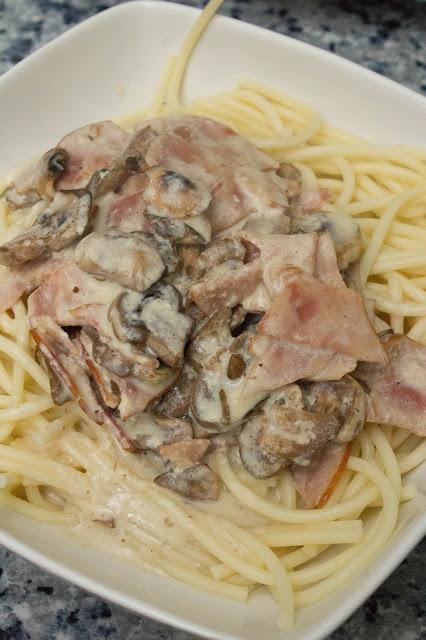 Espaguetis carbonara ligeros de pavo fit