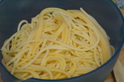 Espaguetis carbonara ligeros de pavo fit