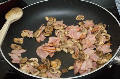 Espaguetis carbonara ligeros de pavo fit