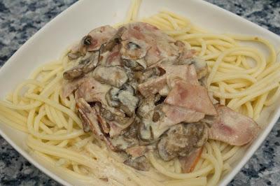 Espaguetis carbonara ligeros de pavo fit