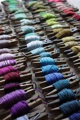 2560.- Organizar los hilos para bordar