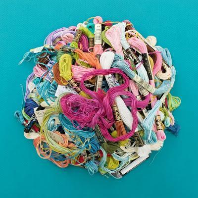 2560.- Organizar los hilos para bordar