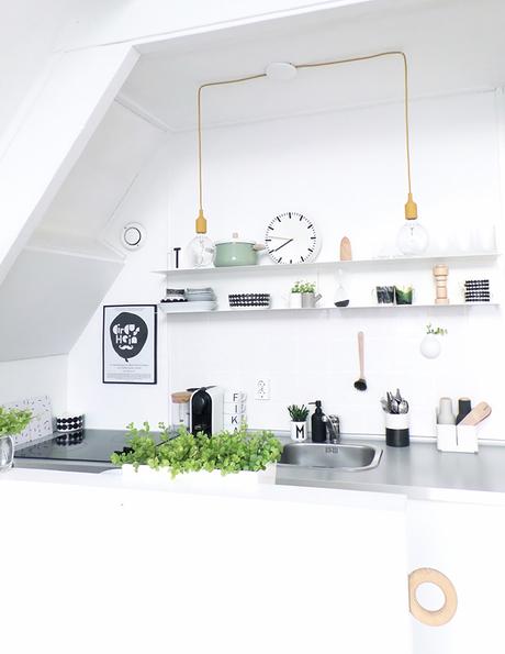 Como decorar con gracia las baldas de una cocina