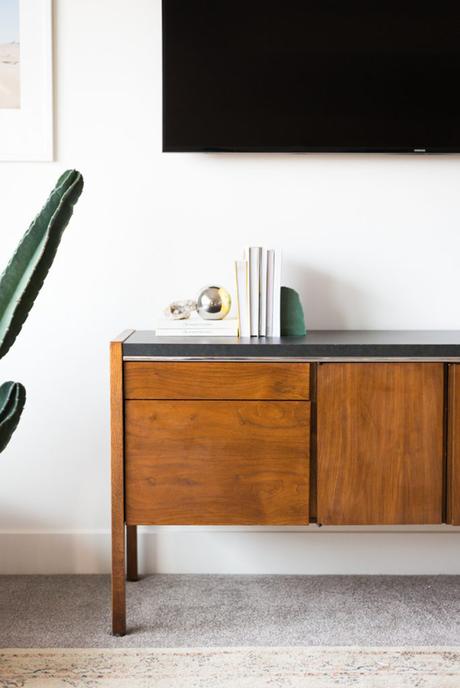 rosa cuarzo, muebles mid century, toques étnicos y mucho más en este antes y después alucinante