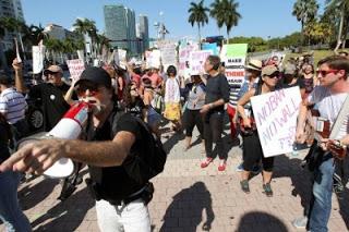 Miami: ¿”Ducha fría” sobre sus inmigrantes legales?