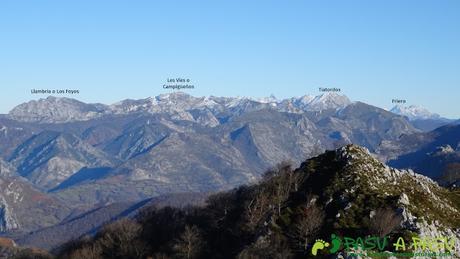 Vista de la Llambria, Campigüeños y Tiatordos desde Peña Riegos