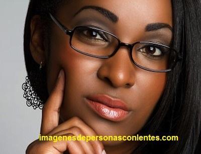 imagenes de mujeres con anteojos opticos