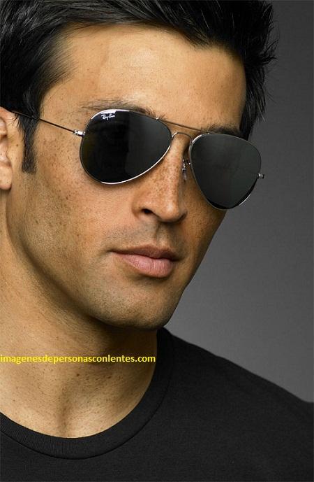 4 fotos de hombres con lentes oscuros o gafas polarizadas - Paperblog