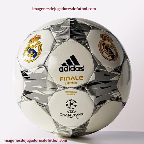 4 Balones o pelotas de futbol del real Madrid con su escudo - Paperblog