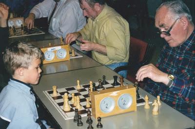 Ahí está, es él; su nombre: MAGNUS CARLSEN !! (2)