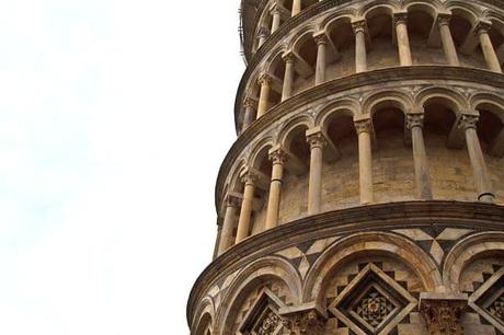 Torre de Pisa: Su Historia, Arquitectura Y La Causa De Su Peculiar Inclinación