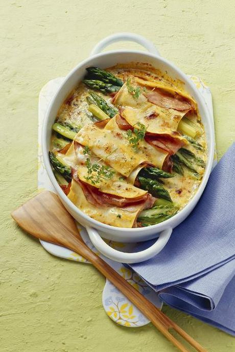 Lasaña con espárragos, bacon y queso