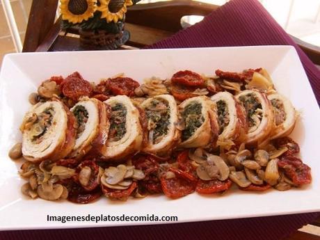 platos de comida navideña enrollado