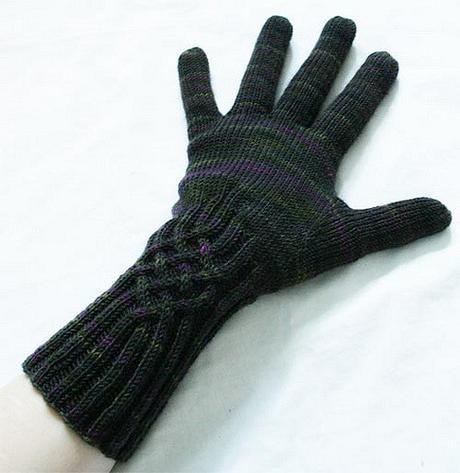 561.- Tejer guantes