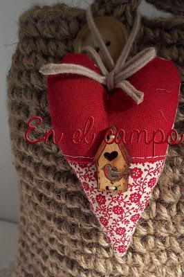 Corazón country de telas rojas