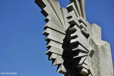 Cementerio de Azul: la obra cumbre del Arq. Salamone